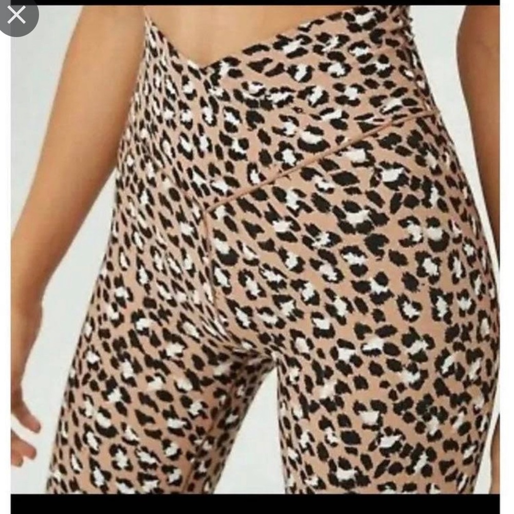 Aerie Offline Real Me Crossover Waist LeopardPrint Leggings